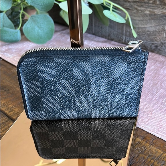 Louis Vuitton Damier Graphite Card Holder - Picture 4 of 9